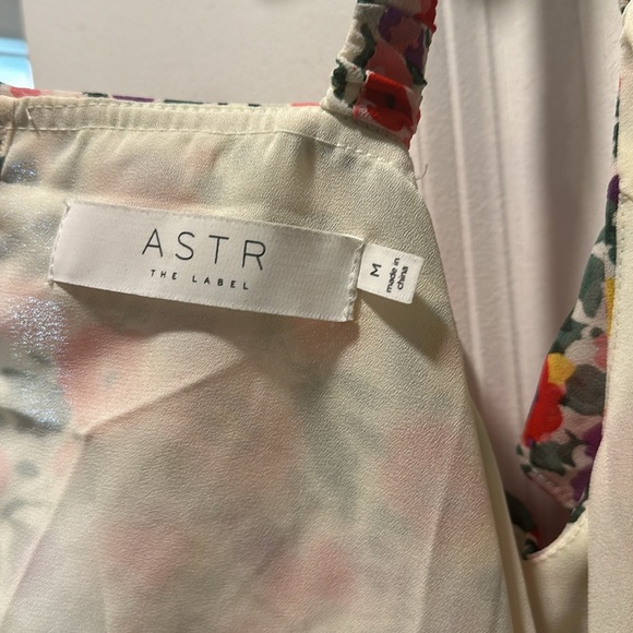 ASTR Wildflower Dress in Pink Red Floral Sz Medium NWT - Picture 6 of 8